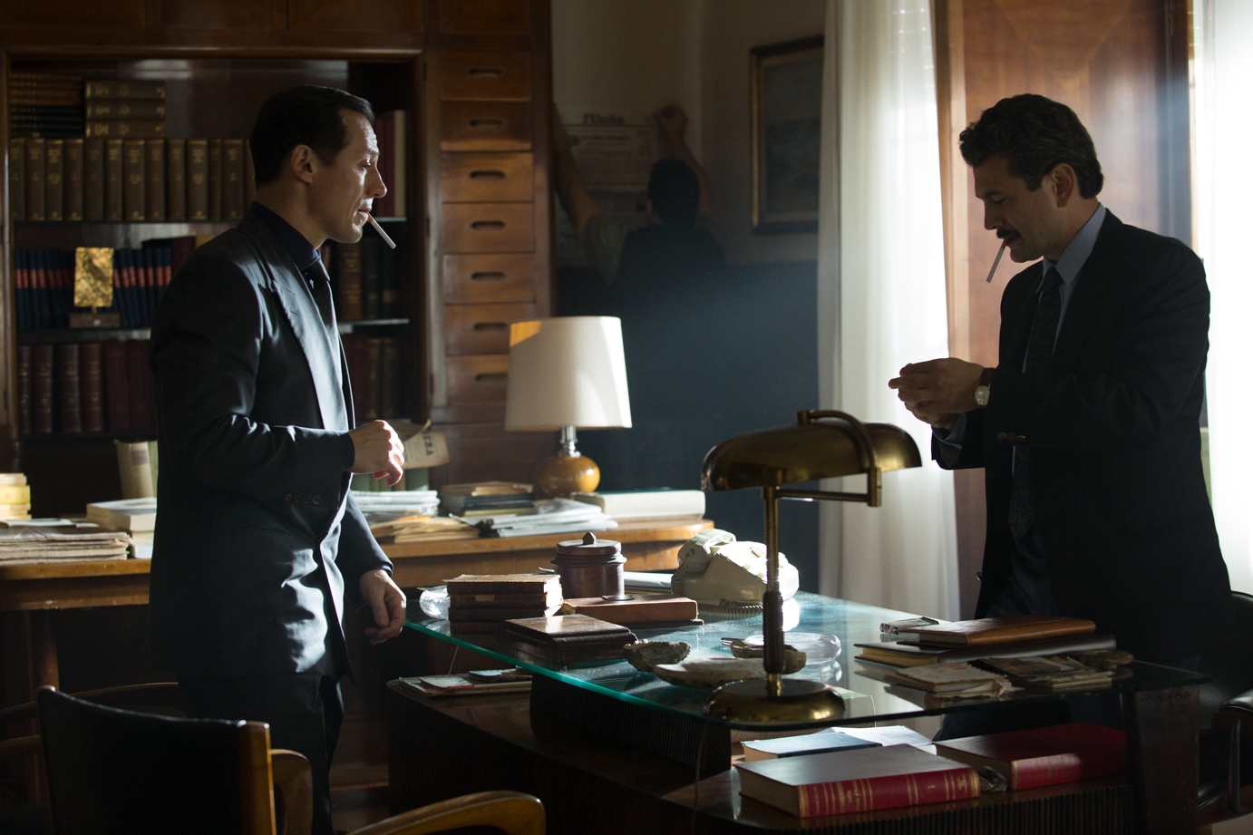 Stefano Accorsi (Leonardo Notte) e Vinicio Marchioni (Massimo d'Alema)